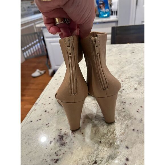 Vince. Tan Leather Cuff Wedge Pebble Leather Sandals sz 8.5 - Picture 4 of 6